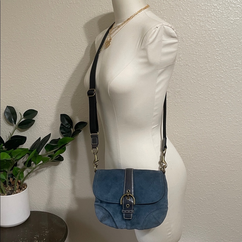 Coach suede messenger crossbody mini, hard to find - Picture 3 of 13